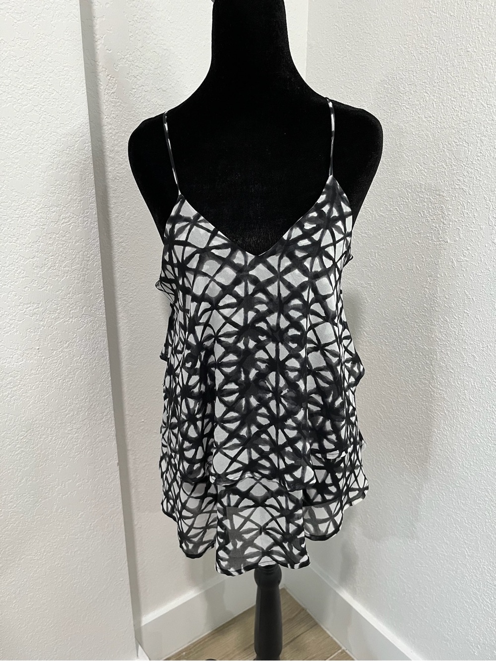 Mossimo Supply Co. Black & White Geometric V-Neck Cami